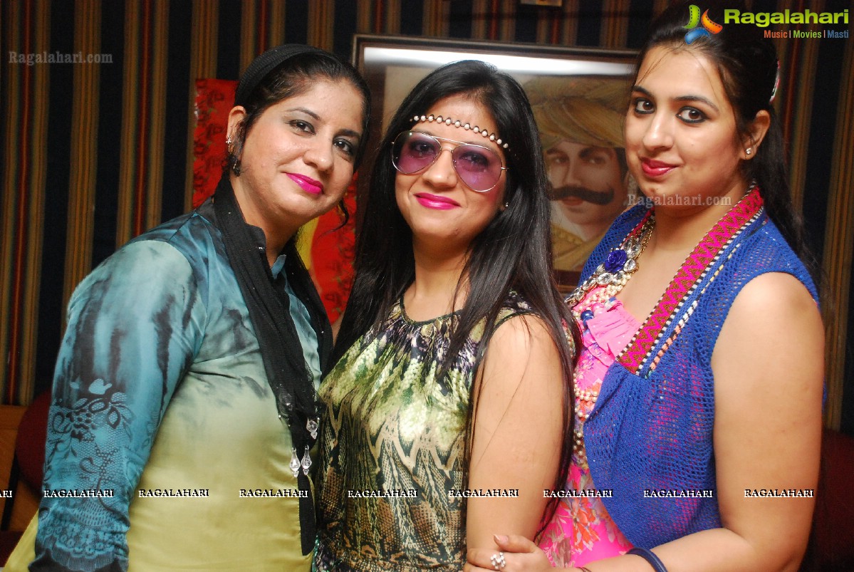 Rang Birangi Titlis by Meeta Oberoi-Meenu Saluja