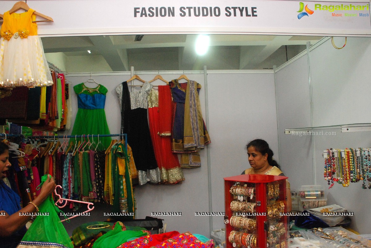 Madhulagna Das inaugurated Styles n Weaves Lifestyle Expo 2014, Hyderabad