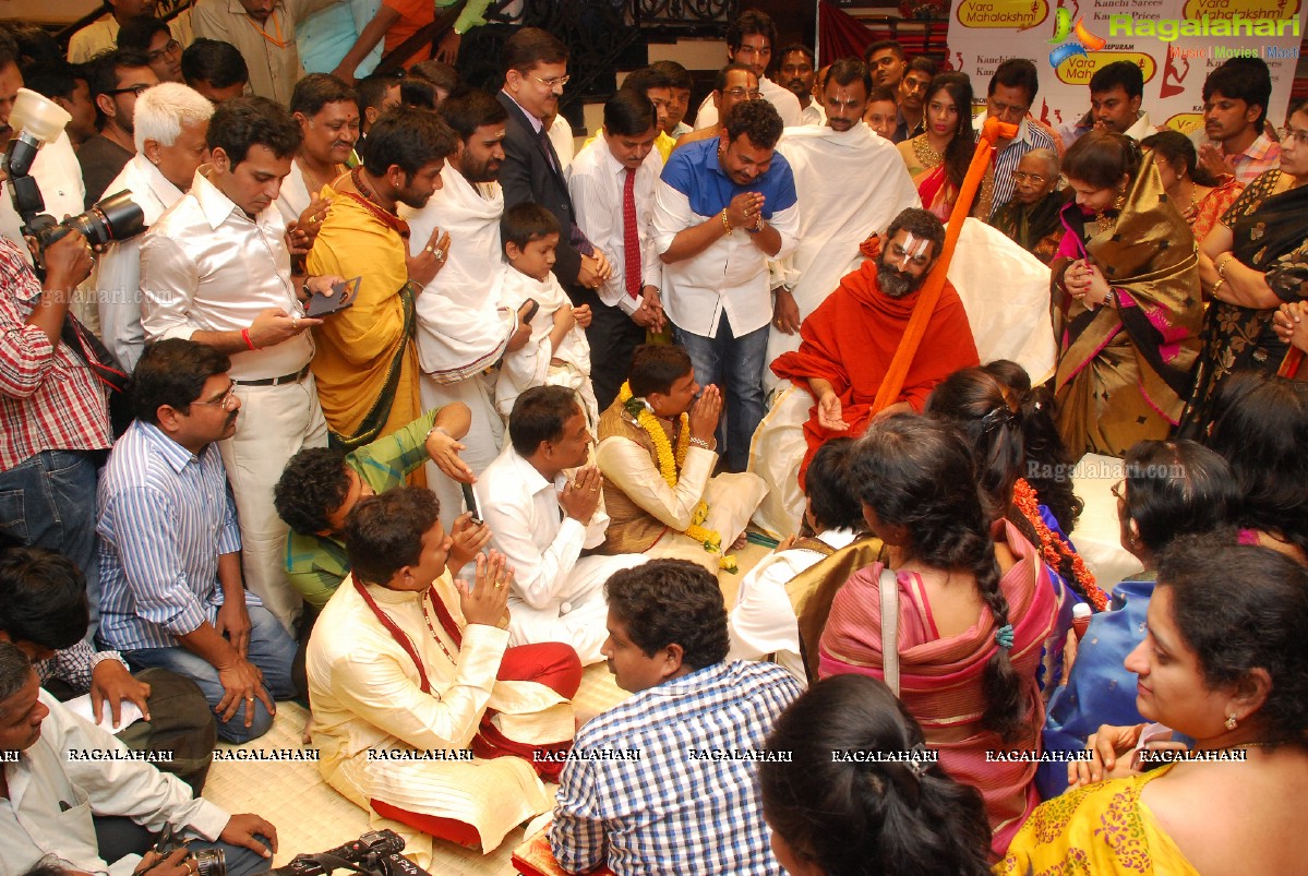 Kancheepuram Varamahalakshmi Silks launch by Sri Sri Sri Tridandi Srimannarayana Ramanuja Chinna Jeeyar Swamiji