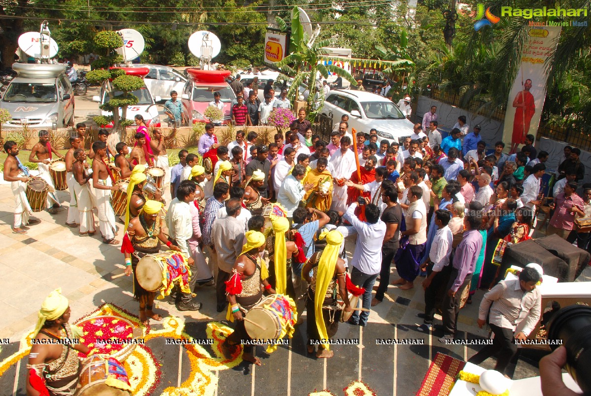 Kancheepuram Varamahalakshmi Silks launch by Sri Sri Sri Tridandi Srimannarayana Ramanuja Chinna Jeeyar Swamiji