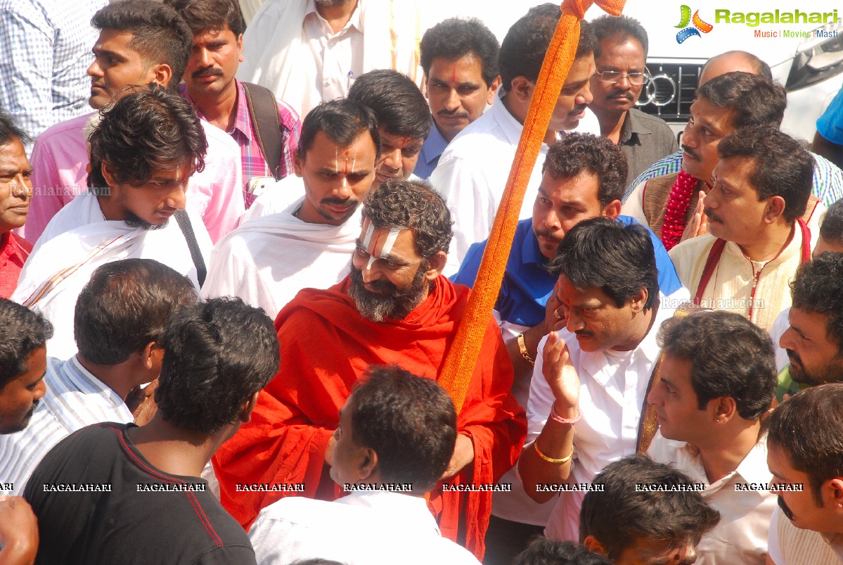 Kancheepuram Varamahalakshmi Silks launch by Sri Sri Sri Tridandi Srimannarayana Ramanuja Chinna Jeeyar Swamiji