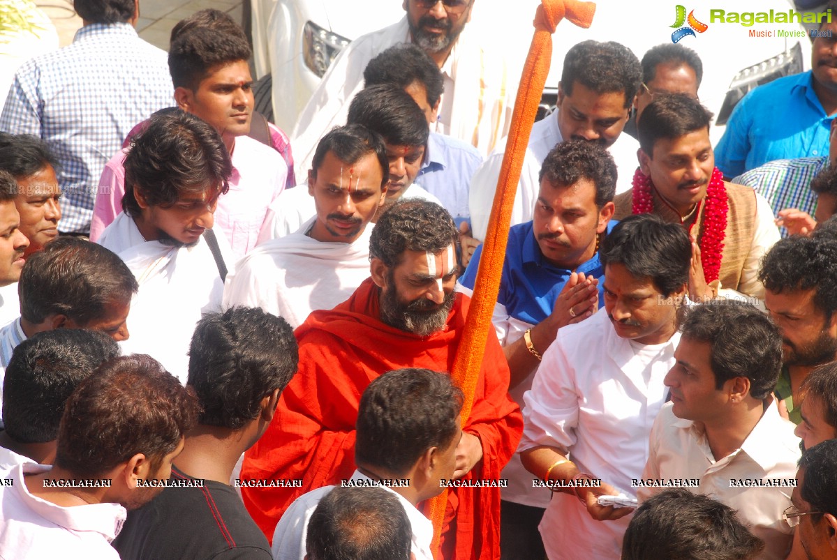 Kancheepuram Varamahalakshmi Silks launch by Sri Sri Sri Tridandi Srimannarayana Ramanuja Chinna Jeeyar Swamiji