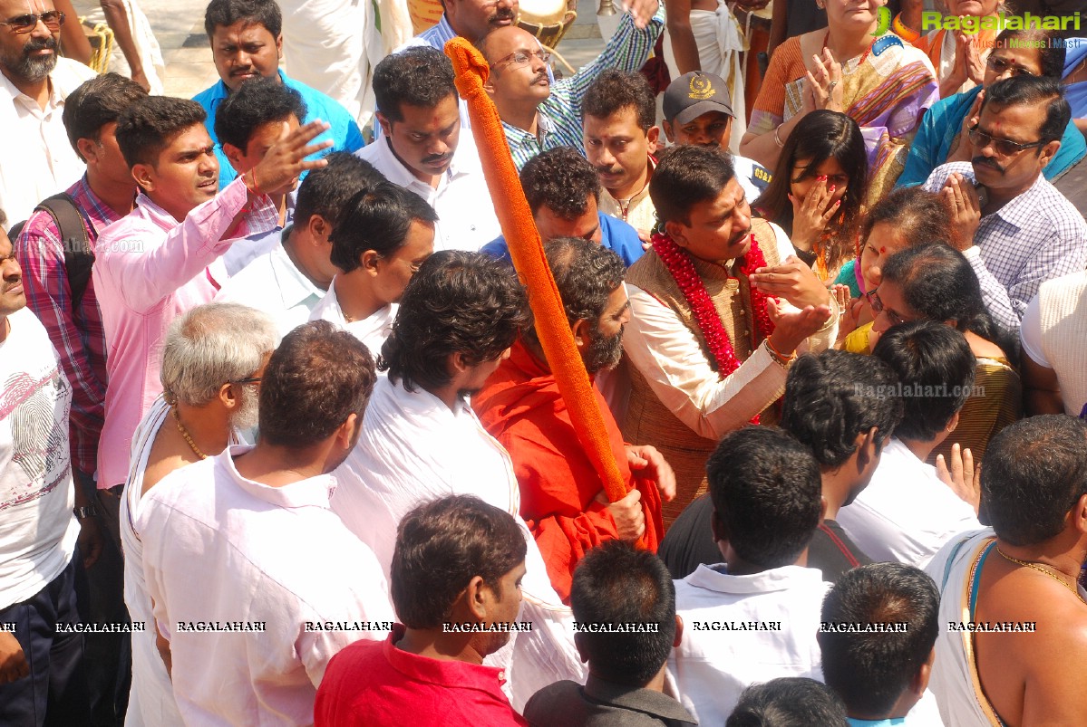 Kancheepuram Varamahalakshmi Silks launch by Sri Sri Sri Tridandi Srimannarayana Ramanuja Chinna Jeeyar Swamiji