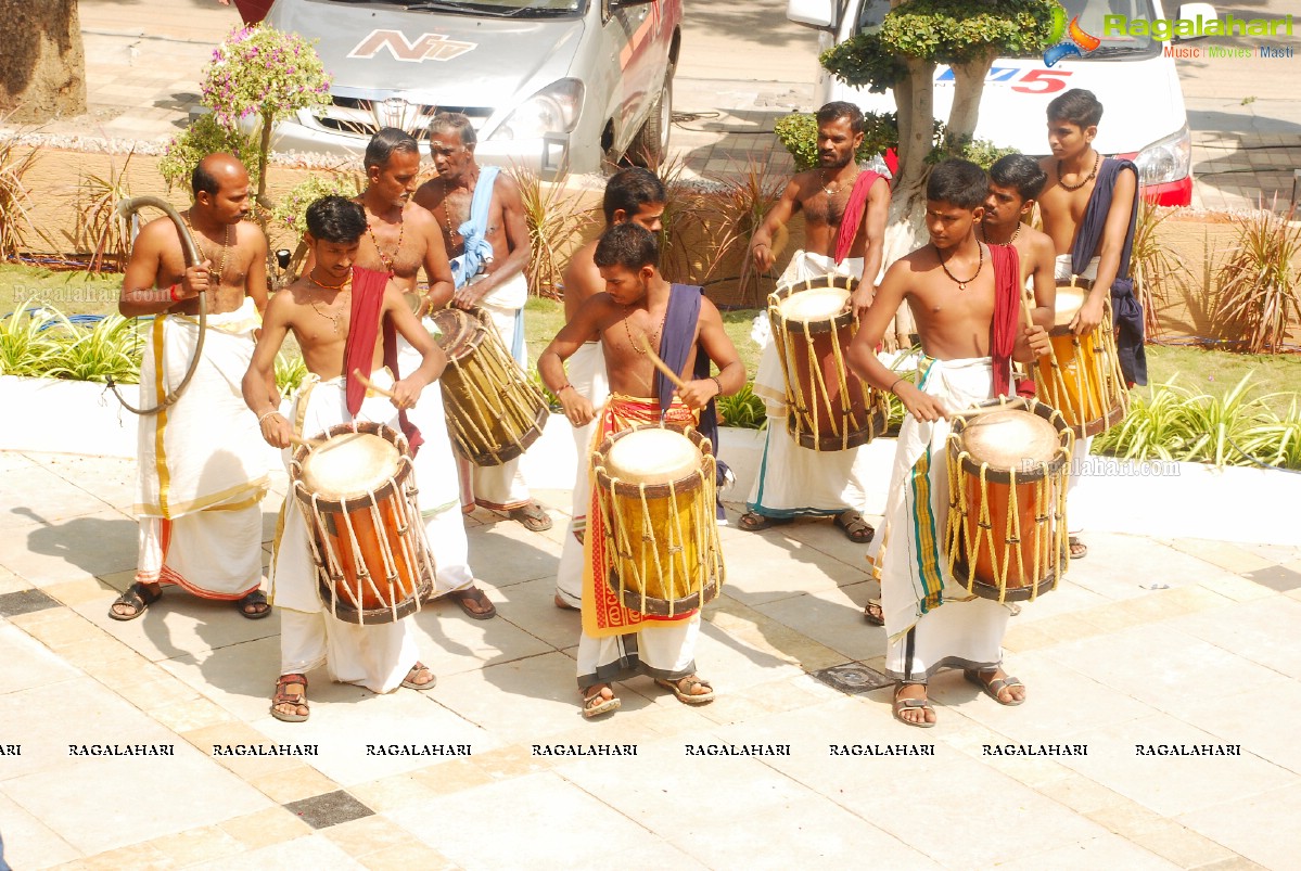 Kancheepuram Varamahalakshmi Silks launch by Sri Sri Sri Tridandi Srimannarayana Ramanuja Chinna Jeeyar Swamiji