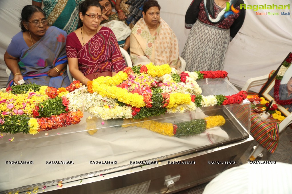 Tollywood Celebrities pay last respect to Kondavalasa Lakshmana Rao