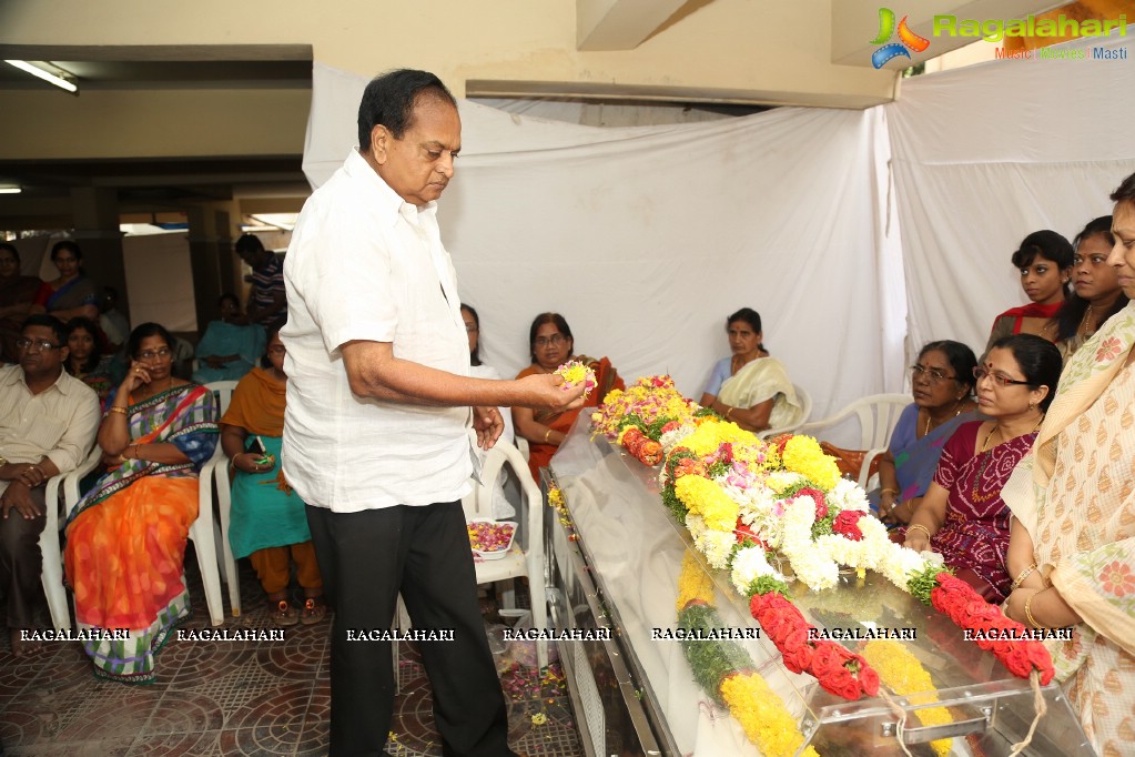 Tollywood Celebrities pay last respect to Kondavalasa Lakshmana Rao