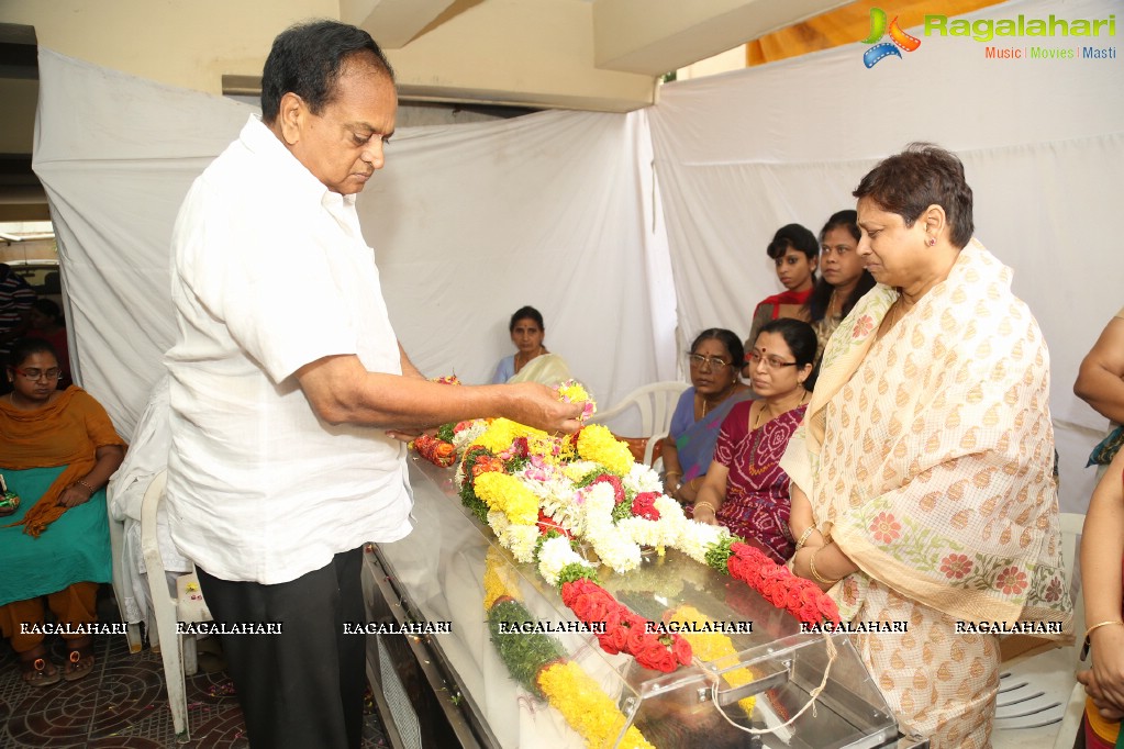 Tollywood Celebrities pay last respect to Kondavalasa Lakshmana Rao