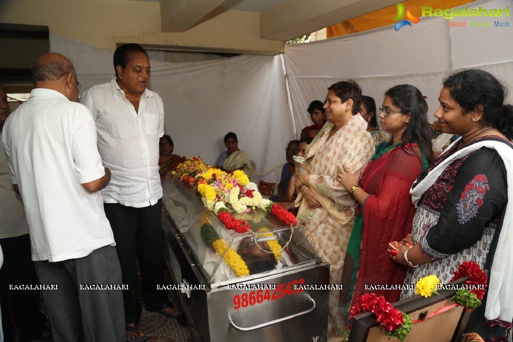 Tollywood Celebrities pay last respect to Kondavalasa Lakshmana Rao