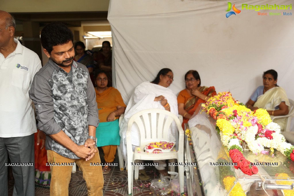 Tollywood Celebrities pay last respect to Kondavalasa Lakshmana Rao