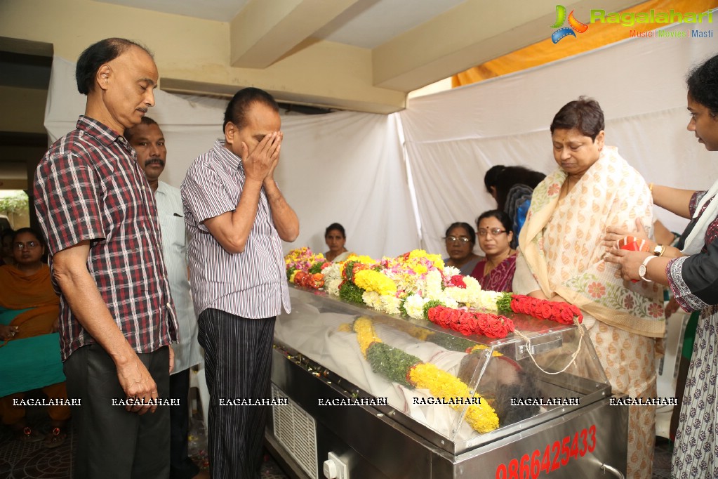 Tollywood Celebrities pay last respect to Kondavalasa Lakshmana Rao