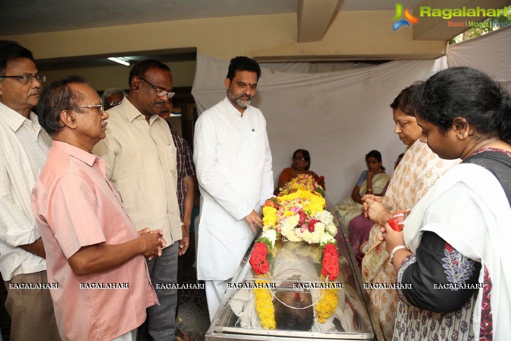 Tollywood Celebrities pay last respect to Kondavalasa Lakshmana Rao