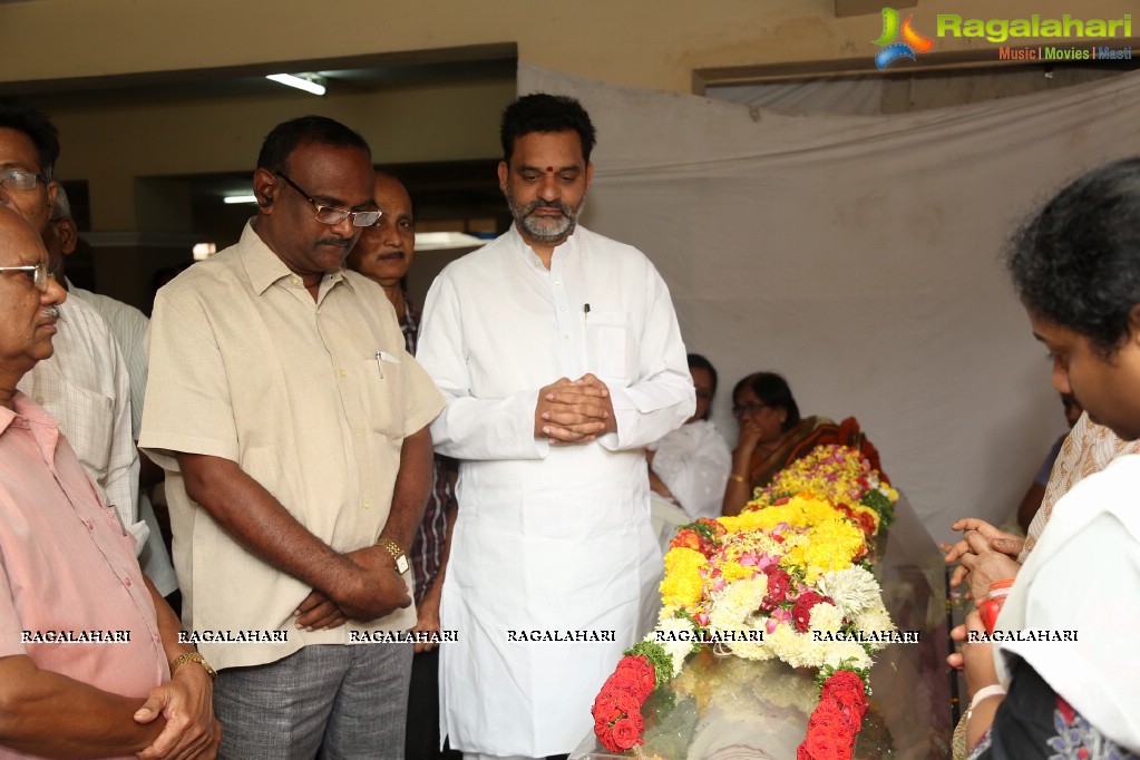 Tollywood Celebrities pay last respect to Kondavalasa Lakshmana Rao