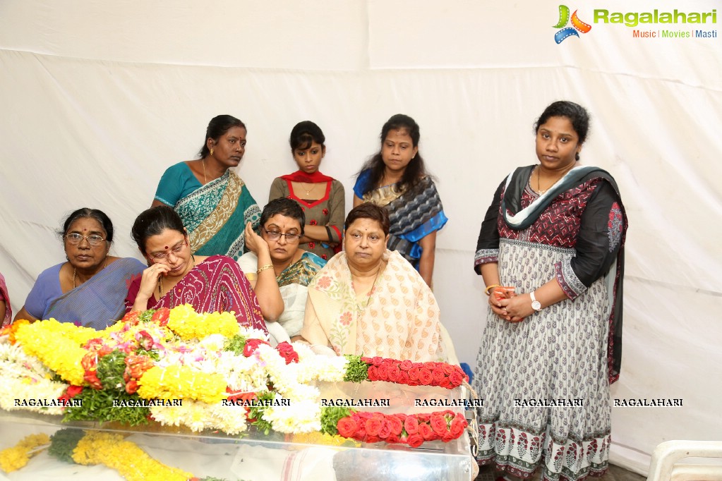 Tollywood Celebrities pay last respect to Kondavalasa Lakshmana Rao