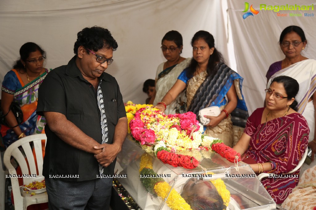 Tollywood Celebrities pay last respect to Kondavalasa Lakshmana Rao