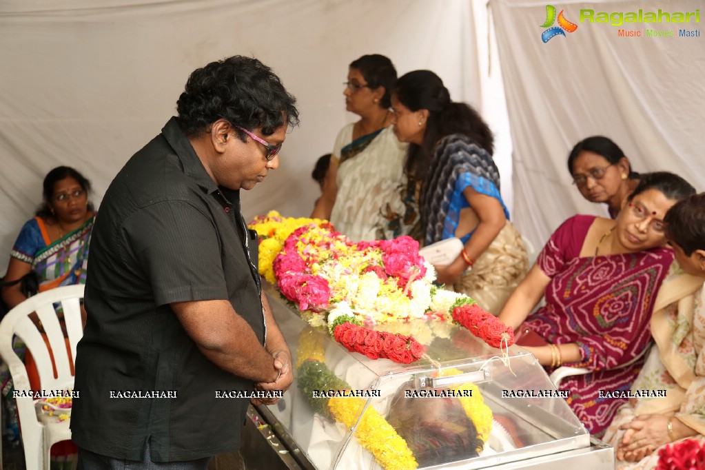 Tollywood Celebrities pay last respect to Kondavalasa Lakshmana Rao