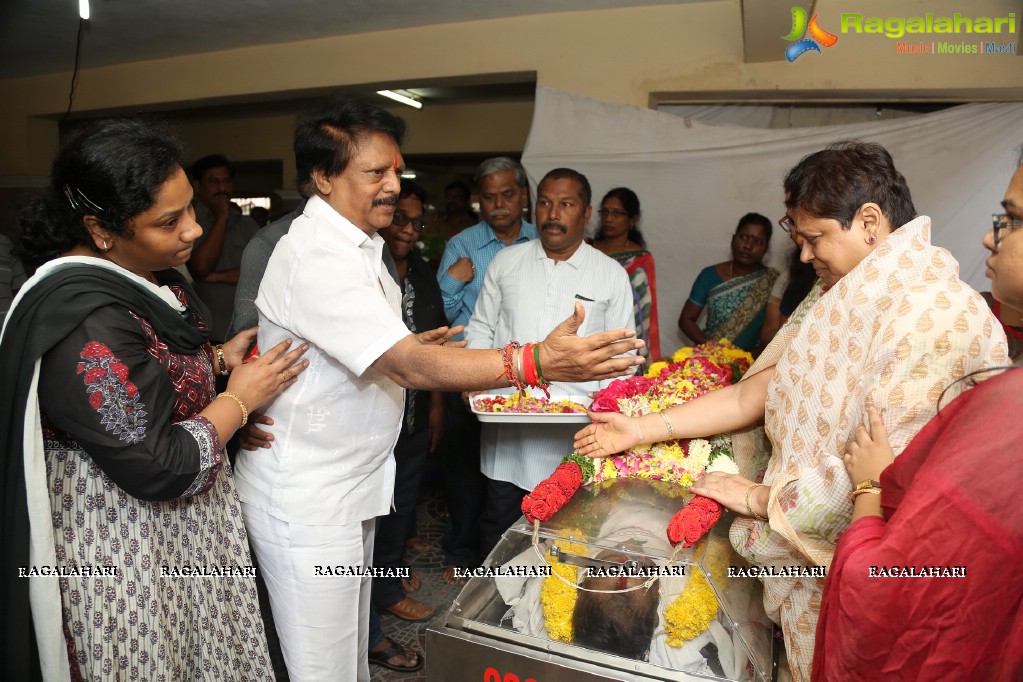 Tollywood Celebrities pay last respect to Kondavalasa Lakshmana Rao