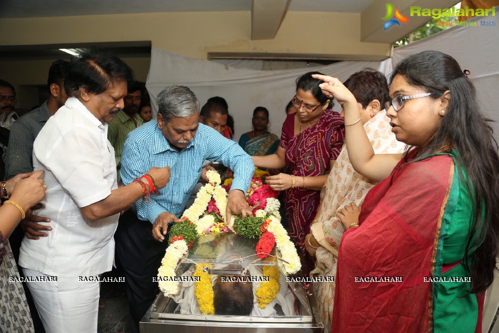 Tollywood Celebrities pay last respect to Kondavalasa Lakshmana Rao