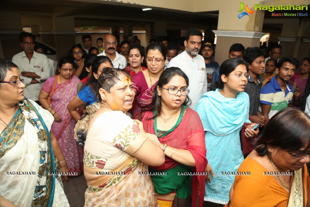 Tollywood Celebrities pay last respect to Kondavalasa Lakshmana Rao