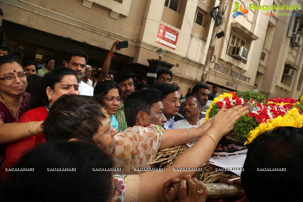 Tollywood Celebrities pay last respect to Kondavalasa Lakshmana Rao