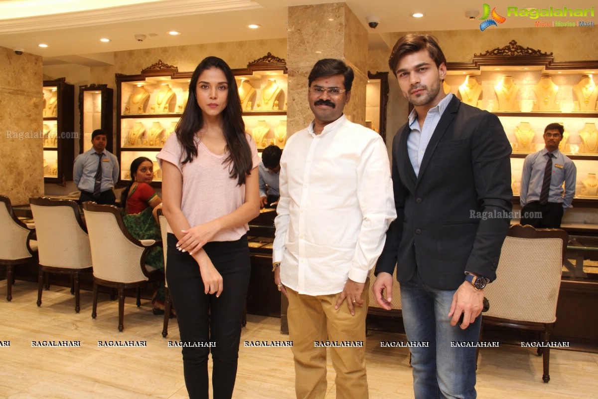 Manasi Moghe inaugurates The Desire Exhibition at Taj Krishna, Hyderabad