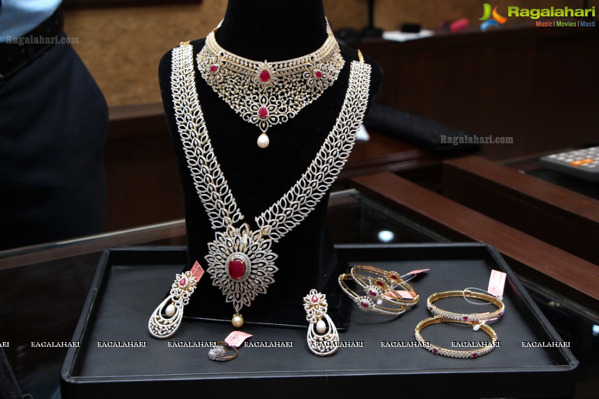 Exclusive Launch of Festive Diamond Jewellery Collection 2015 by Manepally Jewellers