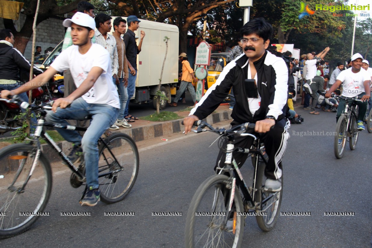 Daggubati Rana Participates in Hyderabad Cyclothon by KIMS