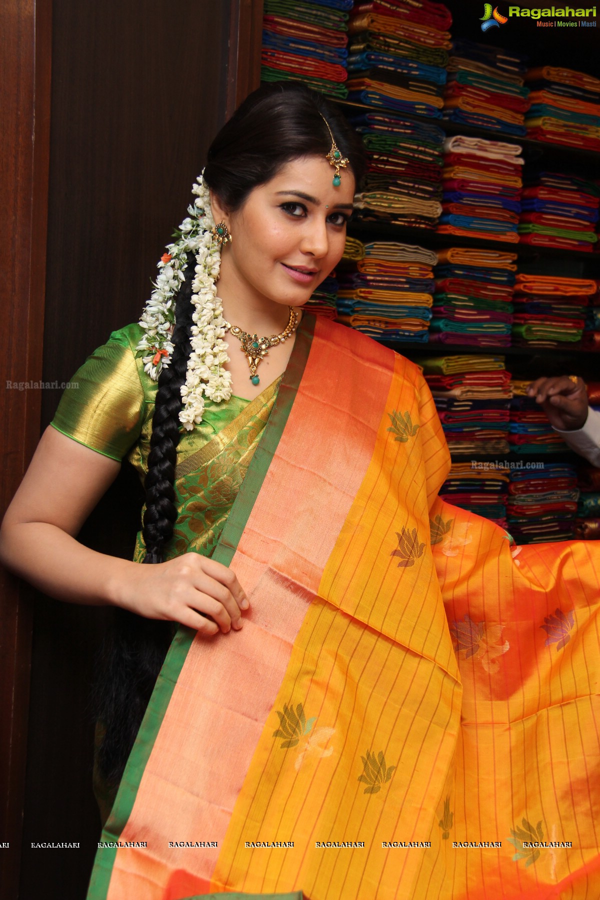  Rashi Khanna launches Kanchipuram Kamakshi Silks at Womens World, Kukatpally, Hyderabad