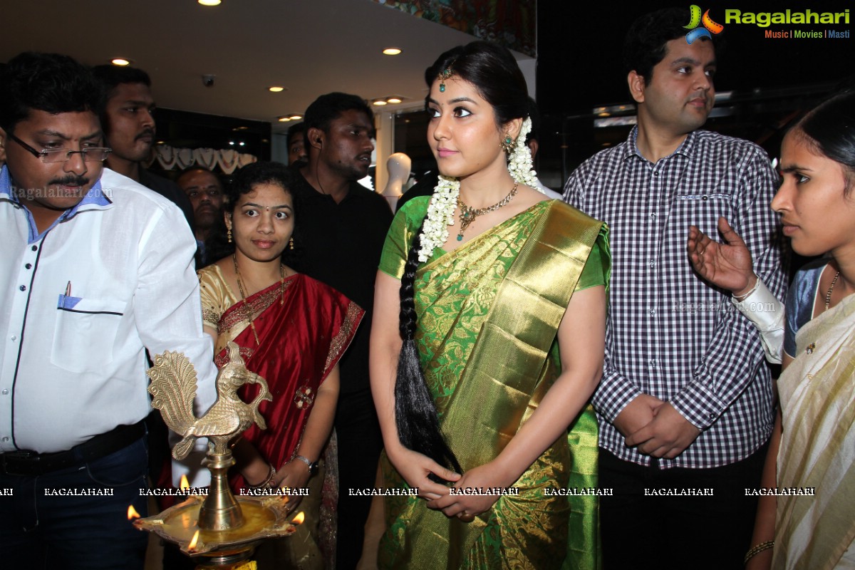  Rashi Khanna launches Kanchipuram Kamakshi Silks at Womens World, Kukatpally, Hyderabad