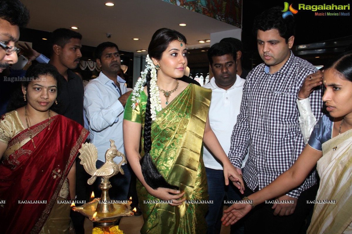  Rashi Khanna launches Kanchipuram Kamakshi Silks at Womens World, Kukatpally, Hyderabad