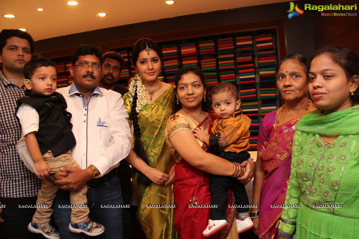  Rashi Khanna launches Kanchipuram Kamakshi Silks at Womens World, Kukatpally, Hyderabad