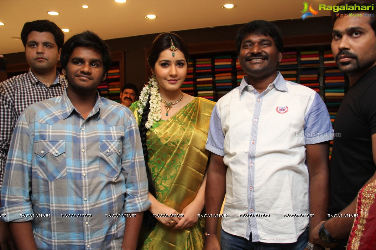  Rashi Khanna launches Kanchipuram Kamakshi Silks at Womens World, Kukatpally, Hyderabad