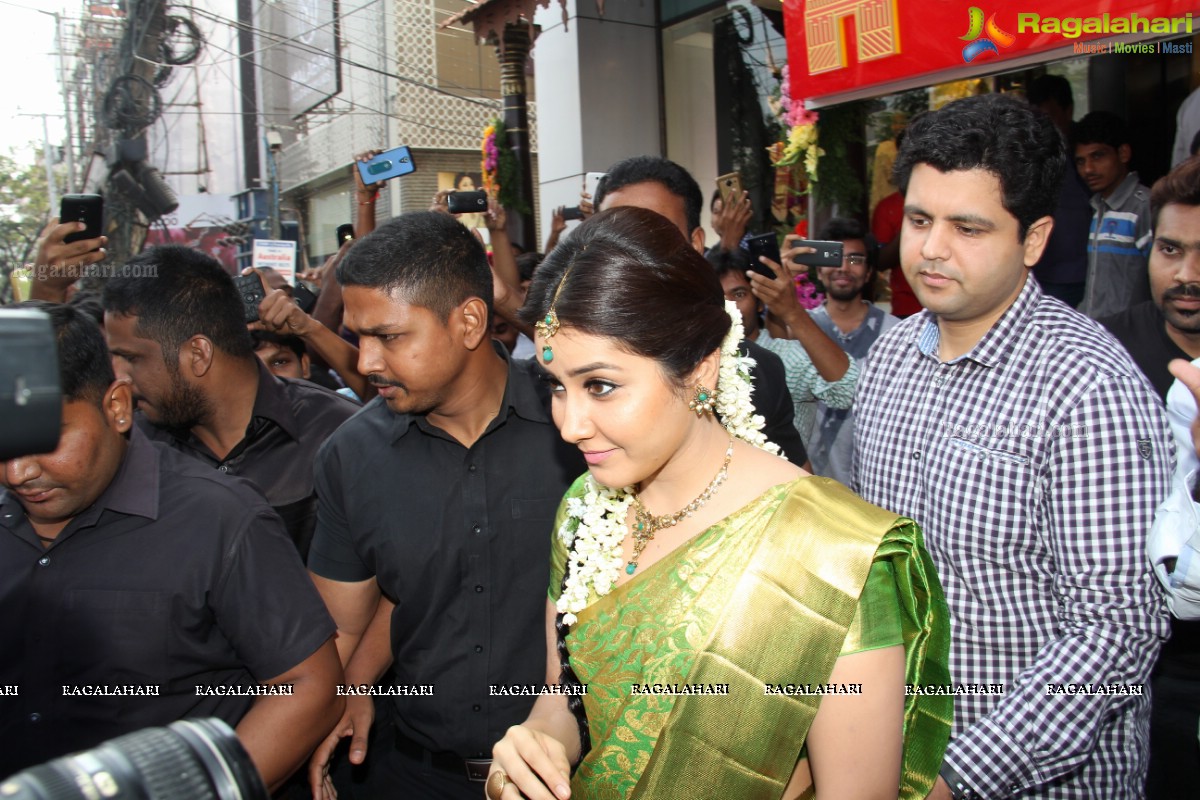  Rashi Khanna launches Kanchipuram Kamakshi Silks at Womens World, Kukatpally, Hyderabad