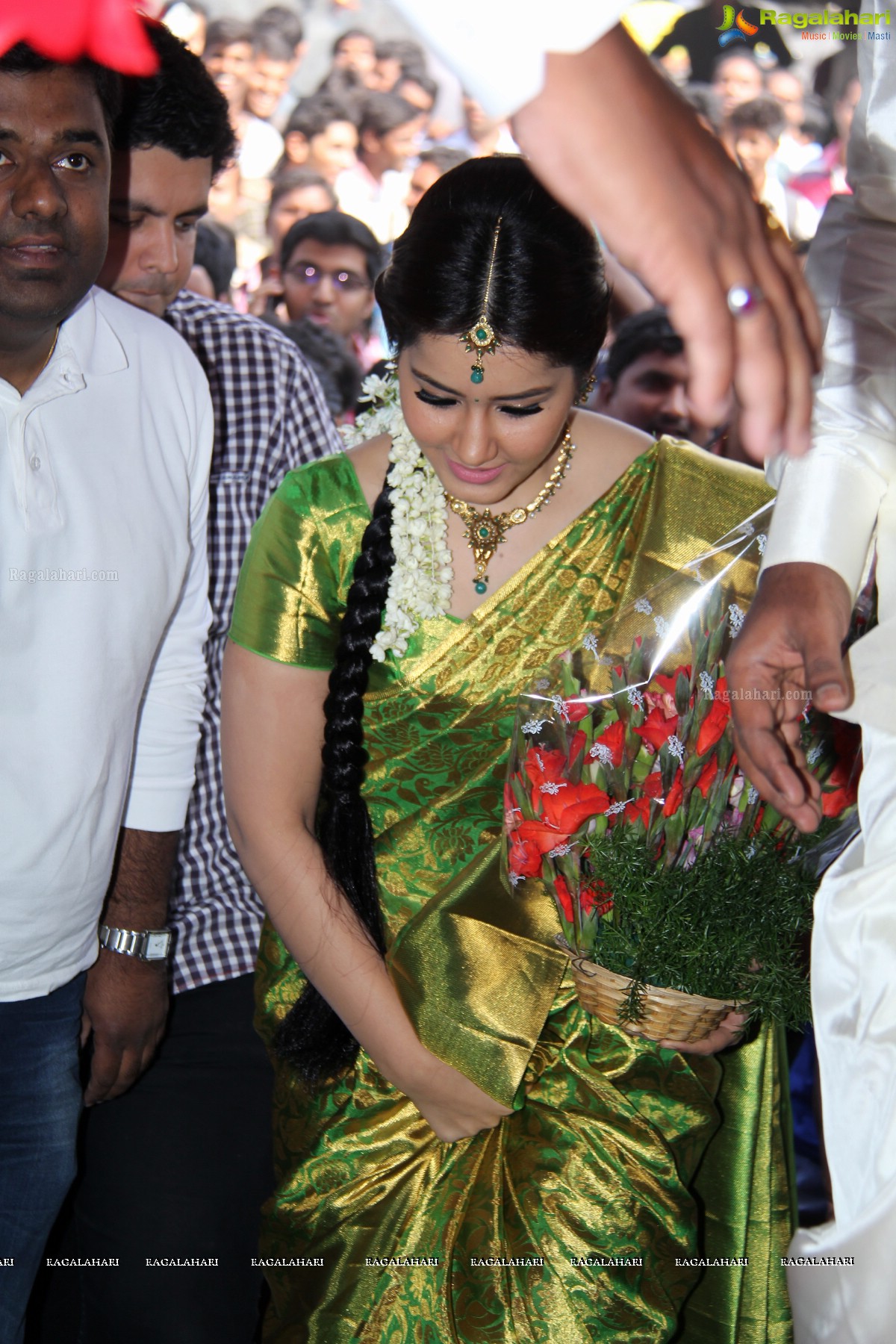  Rashi Khanna launches Kanchipuram Kamakshi Silks at Womens World, Kukatpally, Hyderabad