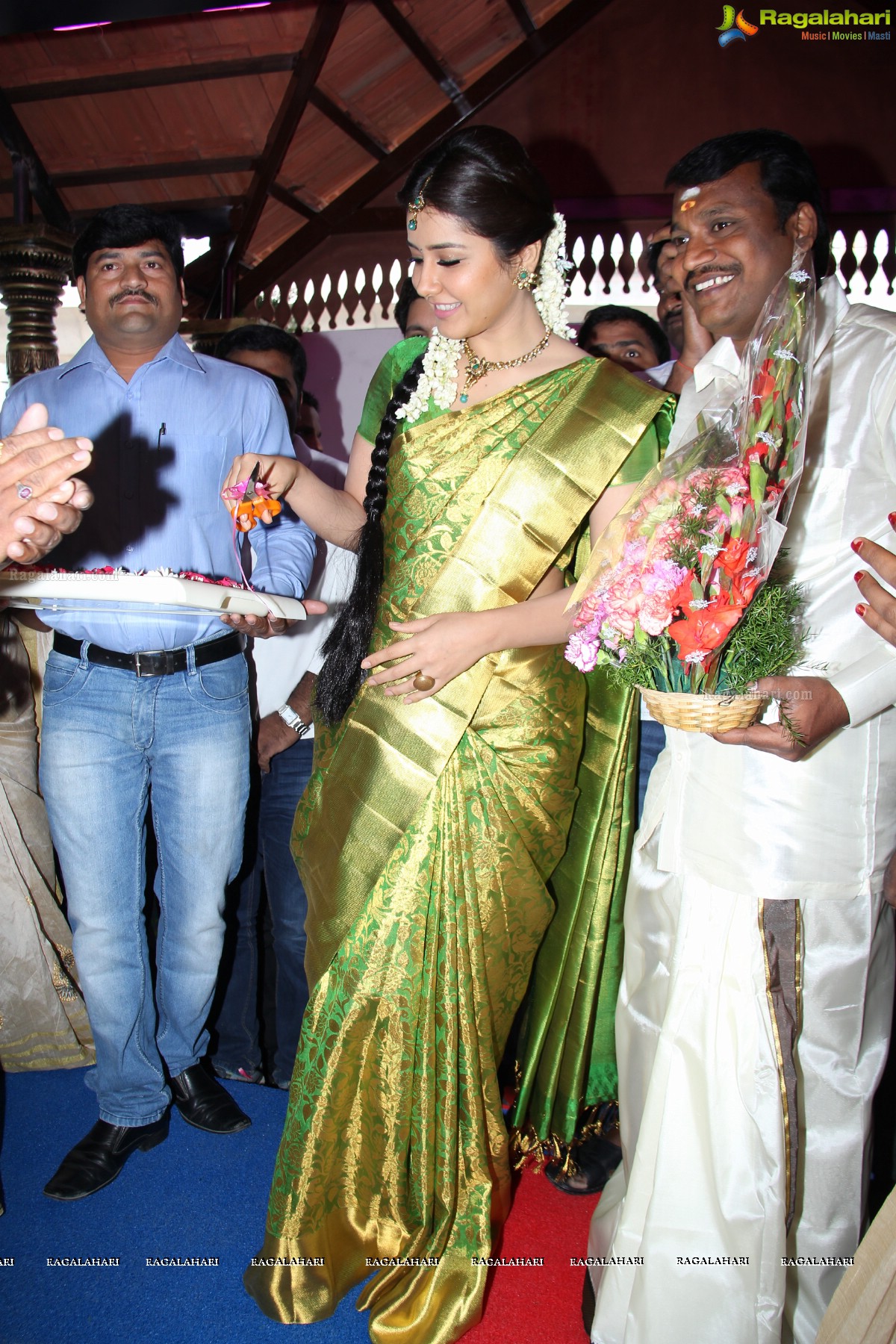  Rashi Khanna launches Kanchipuram Kamakshi Silks at Womens World, Kukatpally, Hyderabad