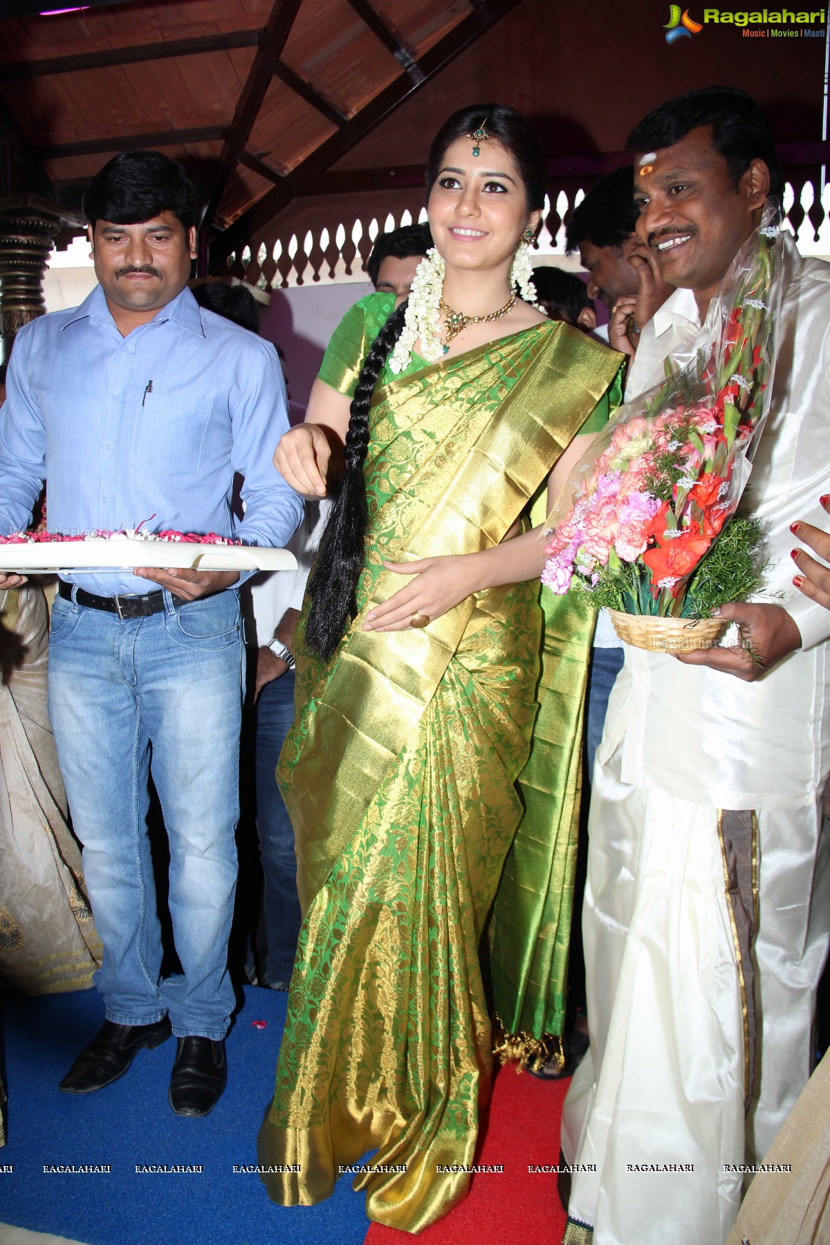  Rashi Khanna launches Kanchipuram Kamakshi Silks at Womens World, Kukatpally, Hyderabad