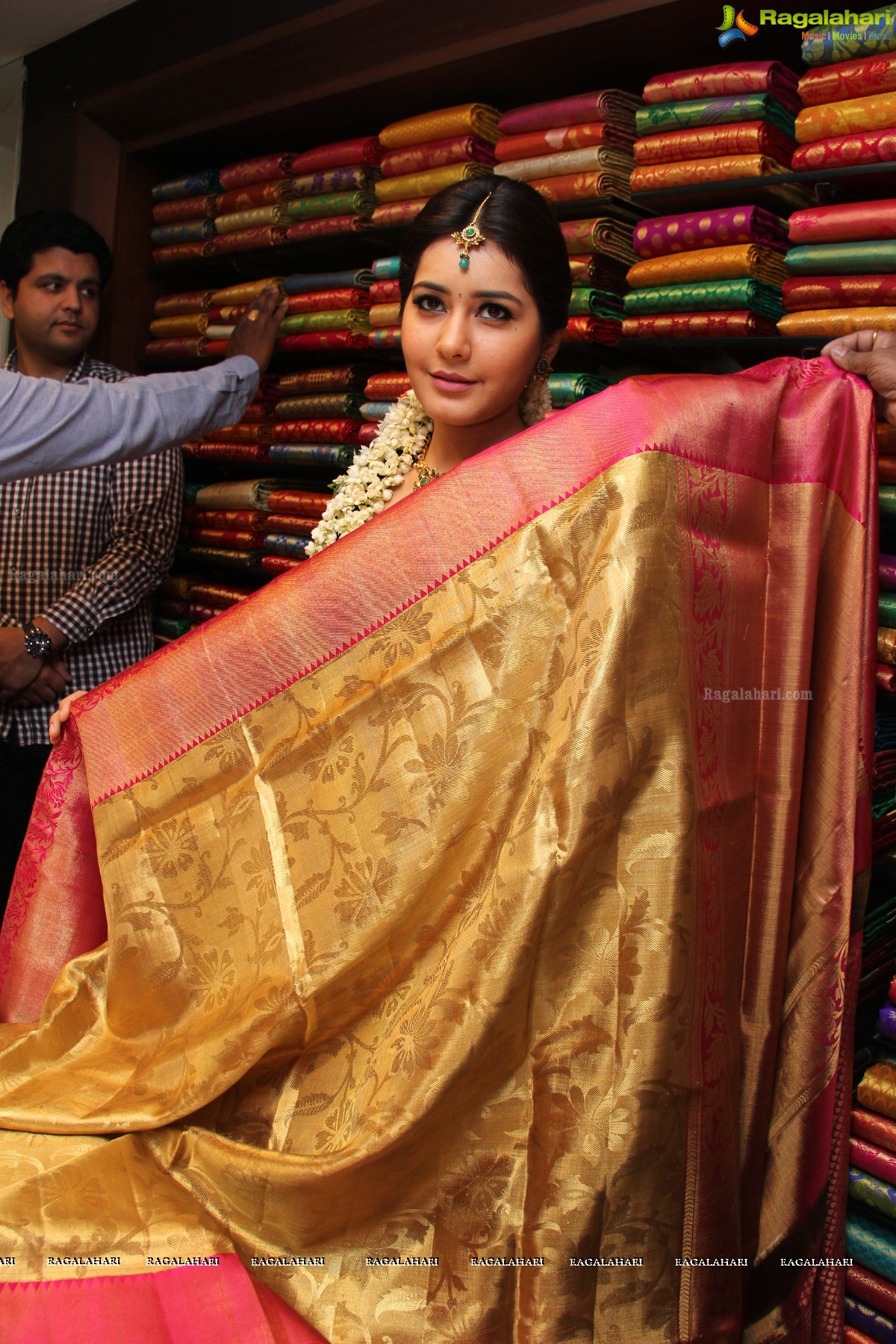  Rashi Khanna launches Kanchipuram Kamakshi Silks at Womens World, Kukatpally, Hyderabad