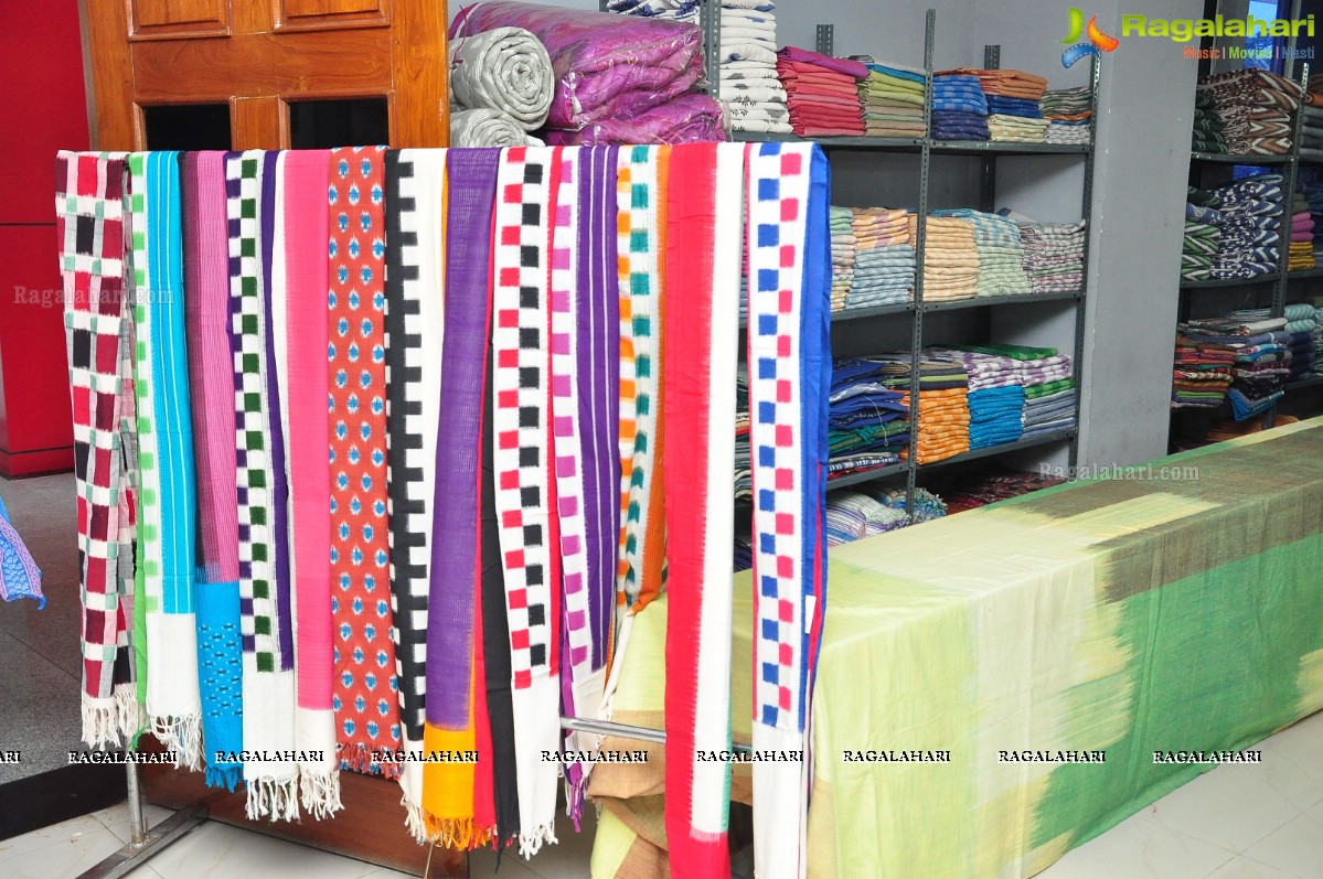 Priyanka Ramana launches Pochampally IKAT Art Mela at NISC