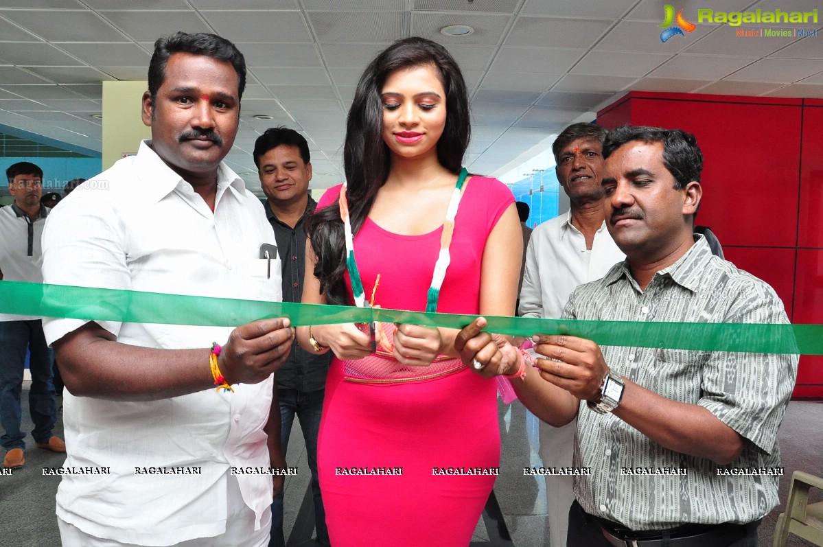 Priyanka Ramana launches Pochampally IKAT Art Mela at NISC