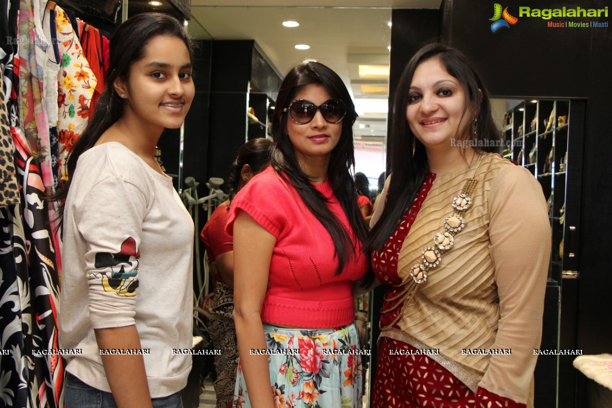 Sparks N Sizzles-The Art Of Gems, Jewels N Clothing Store Launch at Banjara Hills, Hyderabad