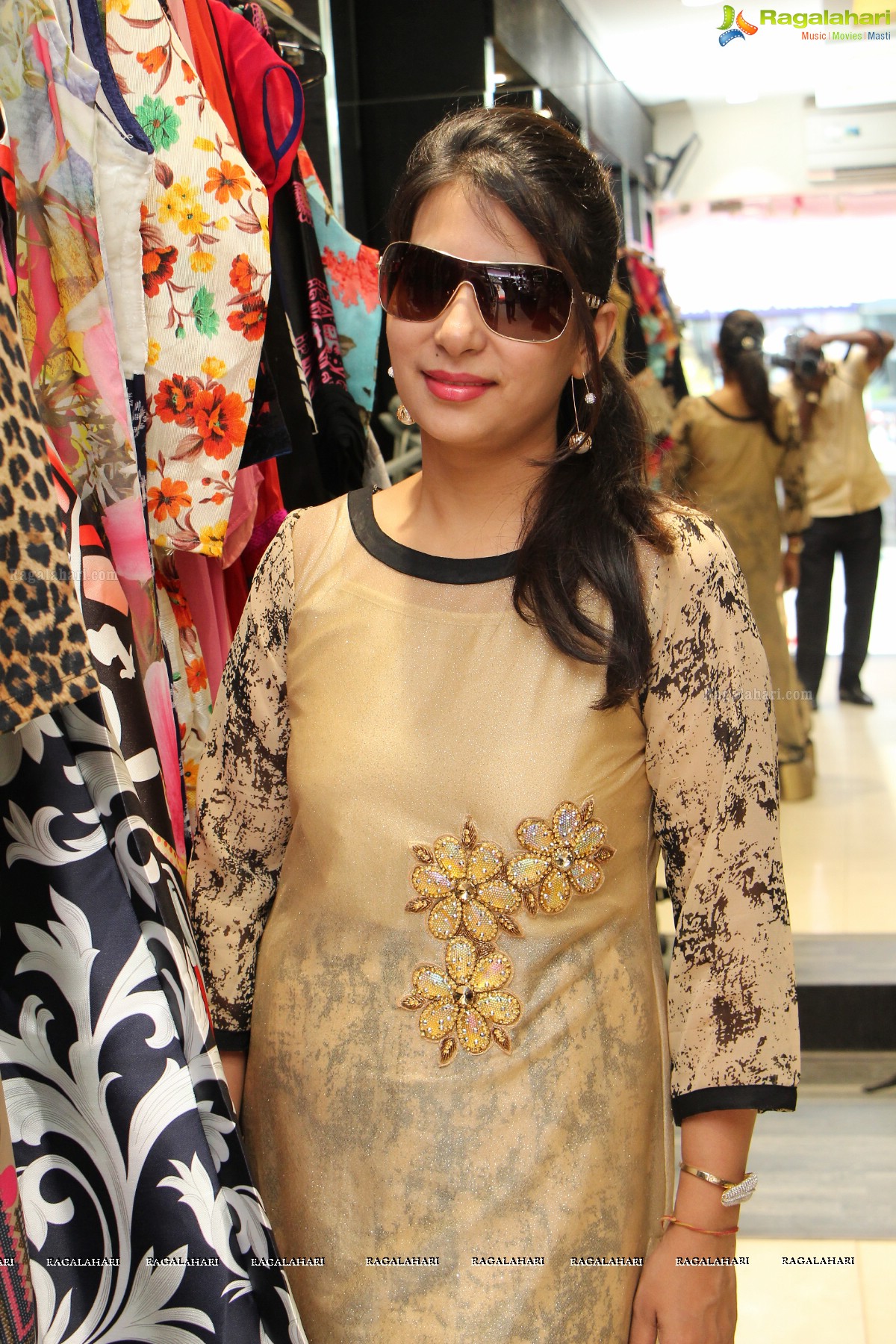 Sparks N Sizzles-The Art Of Gems, Jewels N Clothing Store Launch at Banjara Hills, Hyderabad