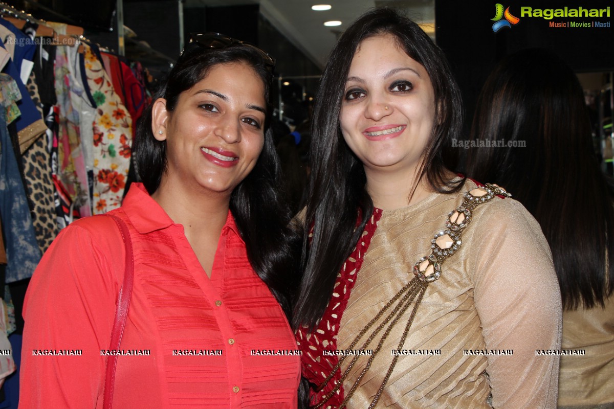 Sparks N Sizzles-The Art Of Gems, Jewels N Clothing Store Launch at Banjara Hills, Hyderabad