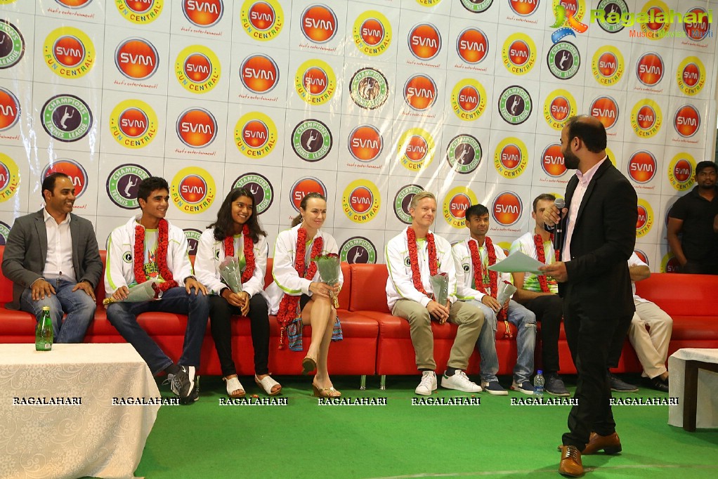 International Tennis Players Martin Hingis, Reina Schuttler visit SVM Gaming Zone, Sujana Mall, Kukatpally, Hyderabad