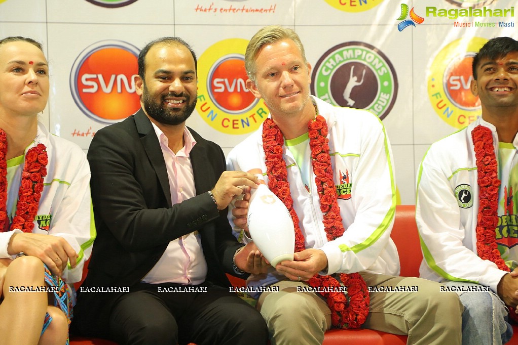 International Tennis Players Martin Hingis, Reina Schuttler visit SVM Gaming Zone, Sujana Mall, Kukatpally, Hyderabad