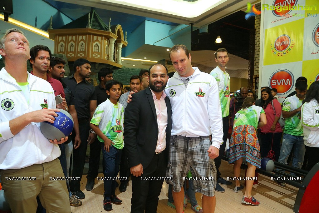 International Tennis Players Martin Hingis, Reina Schuttler visit SVM Gaming Zone, Sujana Mall, Kukatpally, Hyderabad