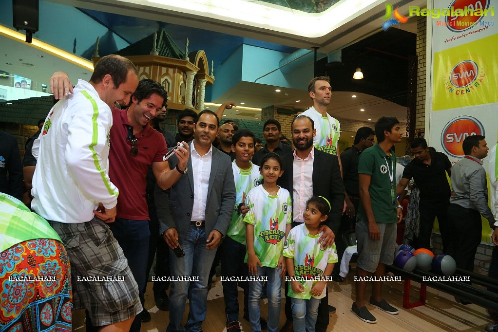 International Tennis Players Martin Hingis, Reina Schuttler visit SVM Gaming Zone, Sujana Mall, Kukatpally, Hyderabad