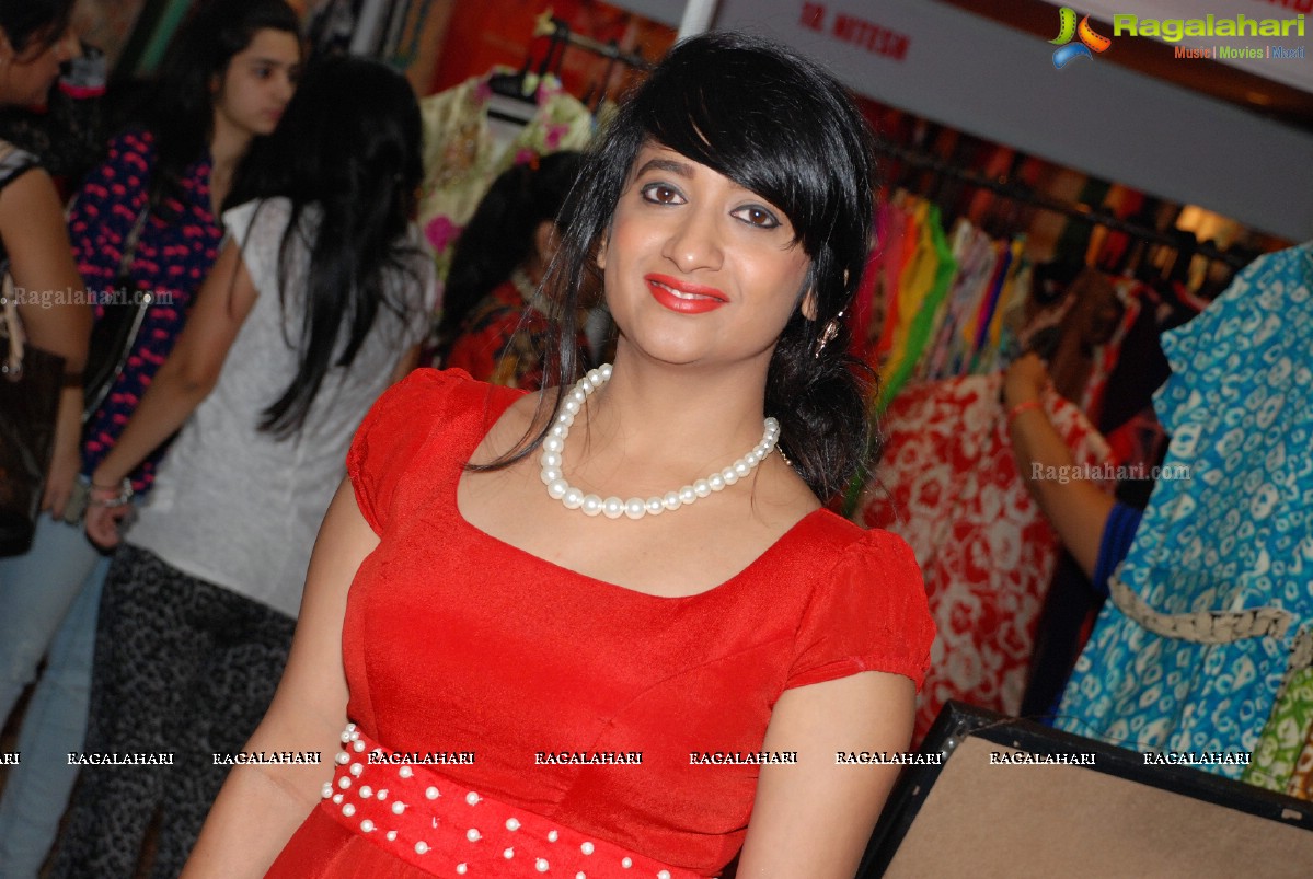 Yamini Bhaskar launches Trendz Vivah Collection at Taj Krishna, Hyderabad