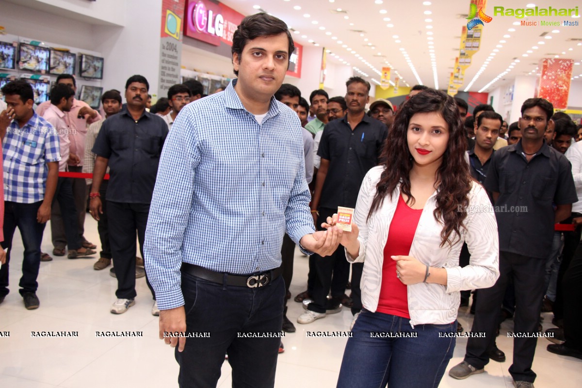 Mannara Chopra announces Bajaj Electronics Bumper Draw Winner of Rs. 30 Lakhs at Forum Sujana Mall, Hyderabad