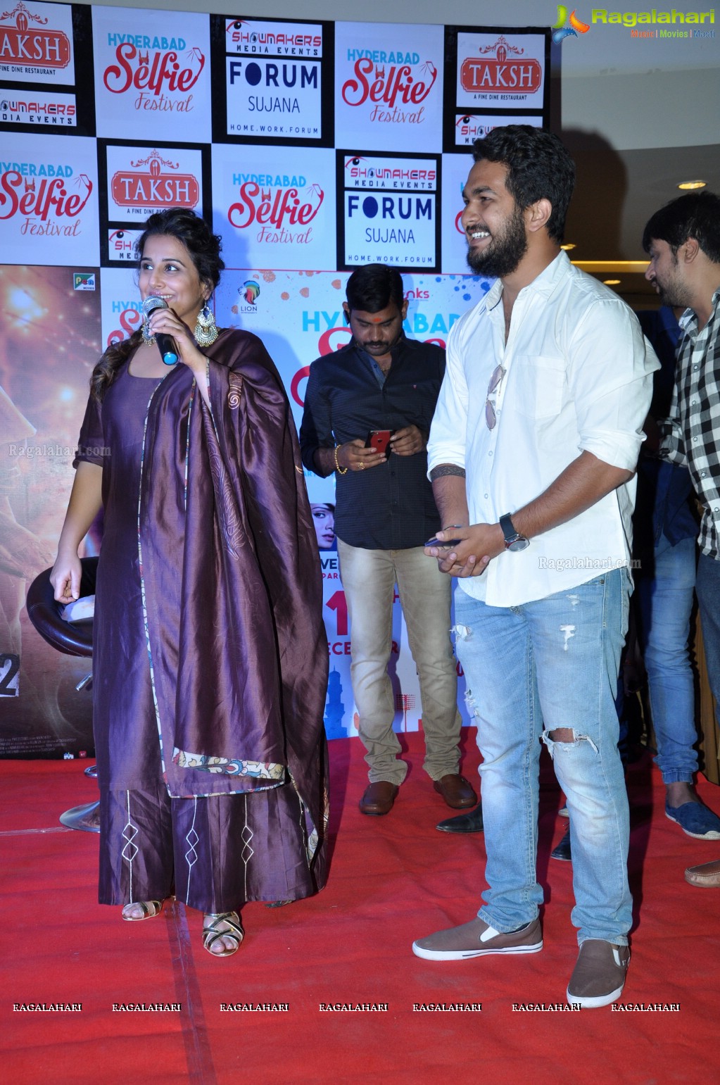 Vidya Balan at Hyderabad Selfie Festival, Forum Sujana Mall, Hyderabad