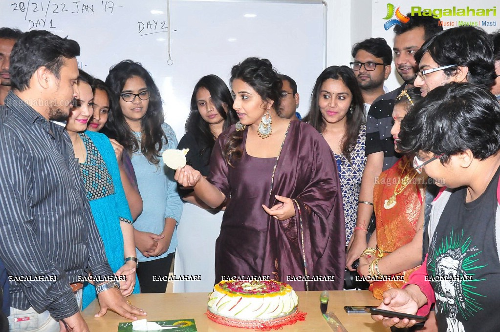 Vidya Balan's Kahaani 2 Promotion at Radio Mirchi