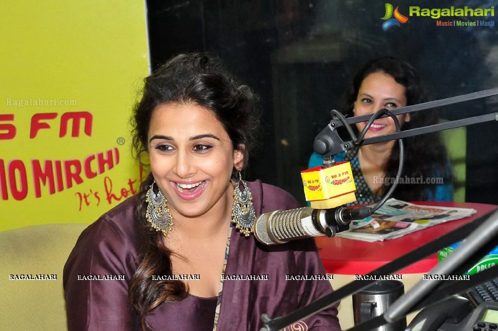 Vidya Balan's Kahaani 2 Promotion at Radio Mirchi
